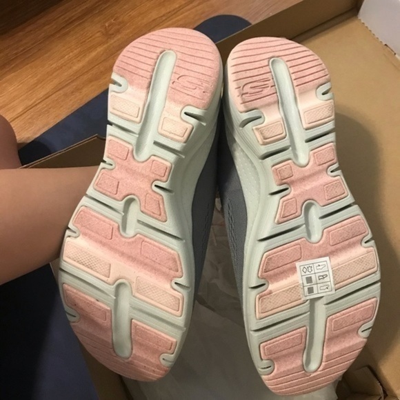 🆕 SKETCHERS Big Appeal Arch Fit Running Shoes - Picture 10 of 11